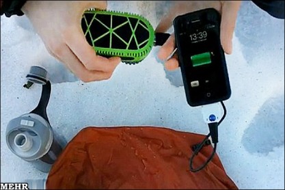 شارژ کردن گوشی موبایل با یک قاشق آب/ تصاویر نخستین نمونه تولیدی