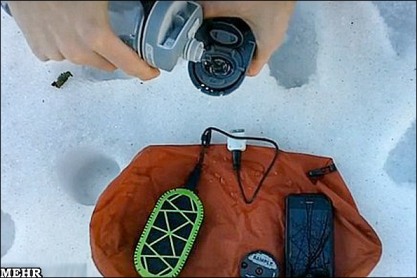 شارژ کردن گوشی موبایل با یک قاشق آب/ تصاویر نخستین نمونه تولیدی
