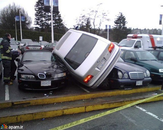 وقتی یک دختر ماشین پارک می کند ! / عکس