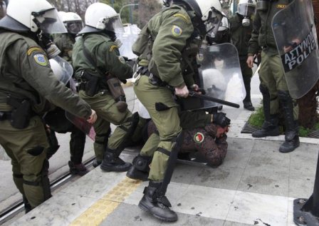 درگیری خشونت آمیز پلیس یونان با معترضین