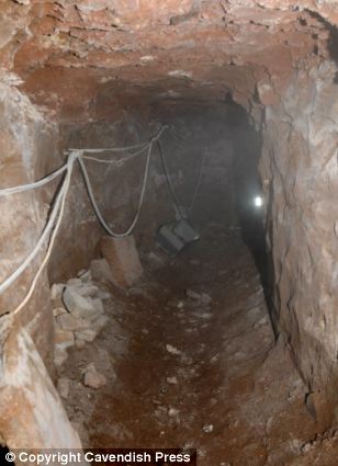 حفر تونل برای ربودن عابر بانک+‌تصاویر