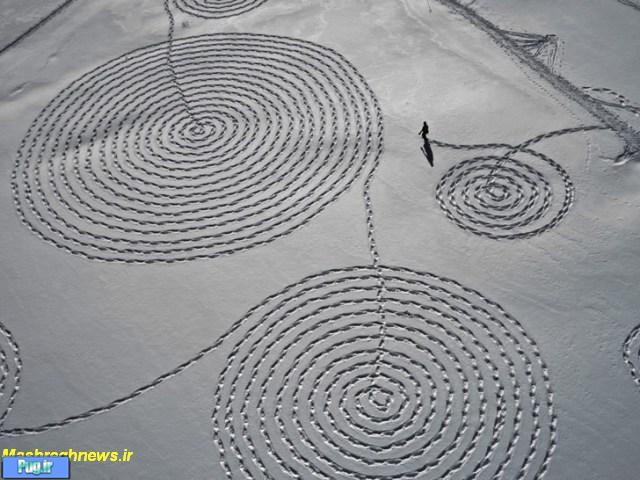 هنر قدم زدن یک دختر بر روی برف !! + عکس