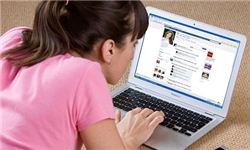 فیس بوک دختران جوان را به عریانی دعوت میکند 