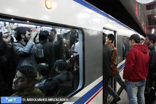 عکس هایی از شلوغی های مترو در شب عید 