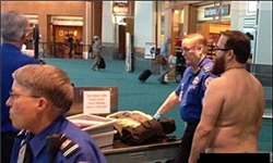 برهنه شدن شهروند آمریکایی در اعتراض به اسکنرهای فرودگاه 