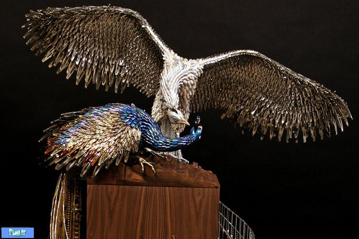 مجسمه پرنده ساخته شده با ناخن مصنوعی!