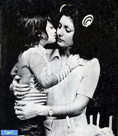 عکس:پسر گوگوش در آغوش مادر 