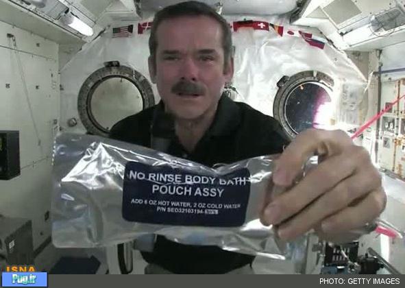 فضانوردان چگونه دستان خود را می‌شویند