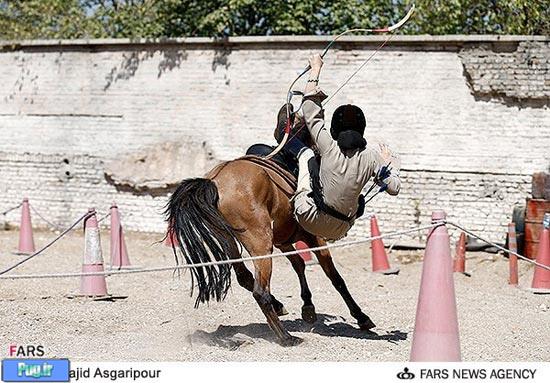 دختران کمانگیر روی اسب در تهران