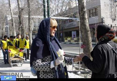 جمع آوری فیلترهای سیگار از خیابان های تهران