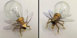 لامپ شبیه زنبور