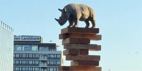 Giant Jenga در کپنهاگ | اینستالیشن شهری با مجسمهٔ کرگدن
